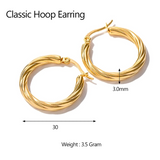 Boucles d'oreilles créoles classiques argentées torsadées plaquées or, légères et hypoallergéniques.
