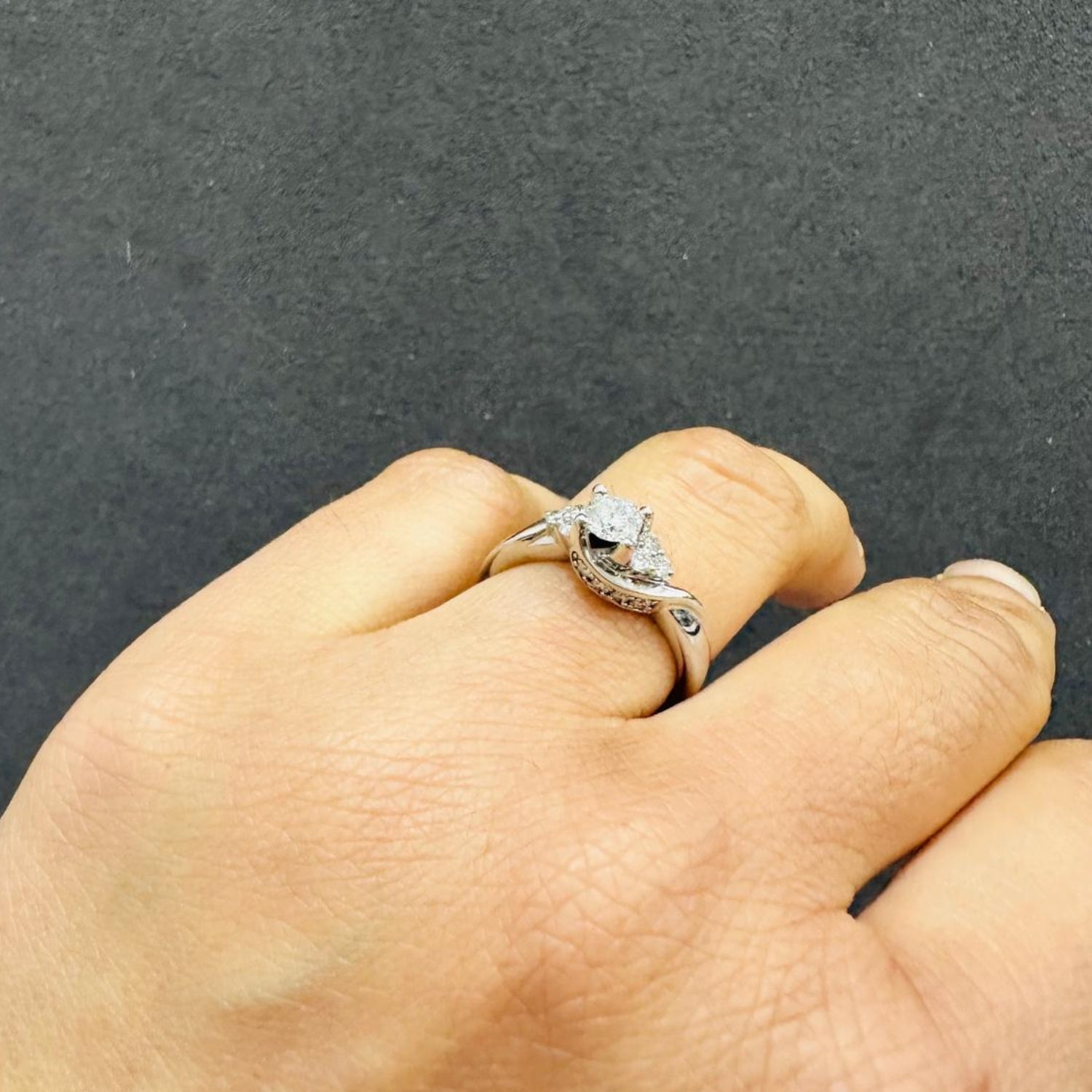 18k white gold ring