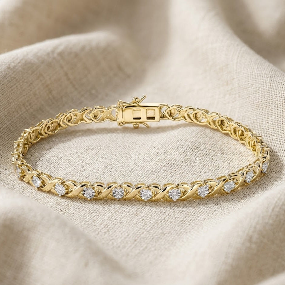 Diamond Kisses Bracelet 0.05ct Set in 18K Gold Vermeil | FineDiam
