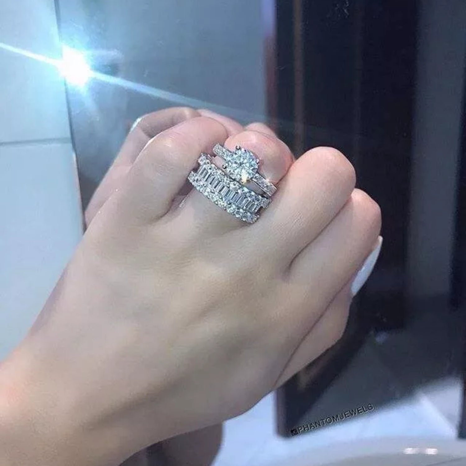 Alliance solitaire à six griffes de 1,0 carat en or blanc 9 carats