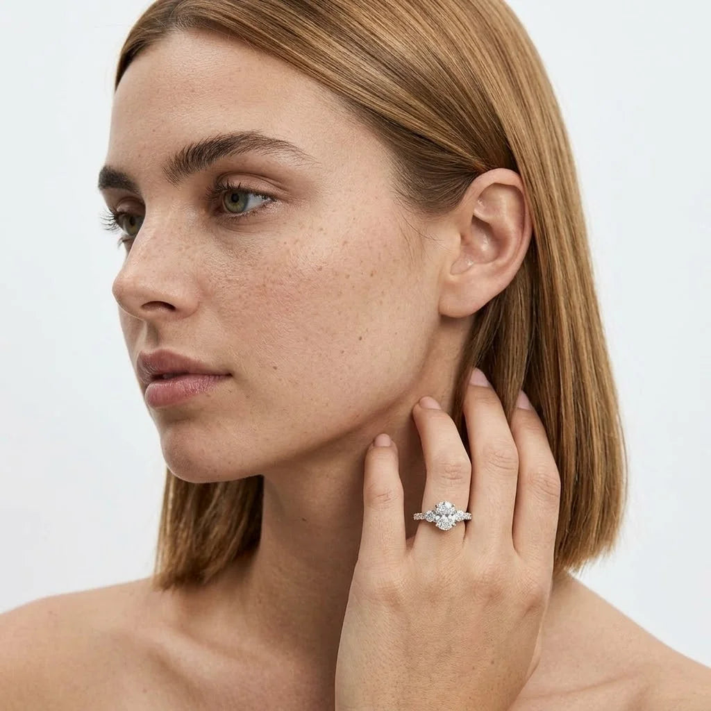 FineDiam diamond cluster ring featuring a flower-inspired centre with sparkling stones on a slim white metal band.