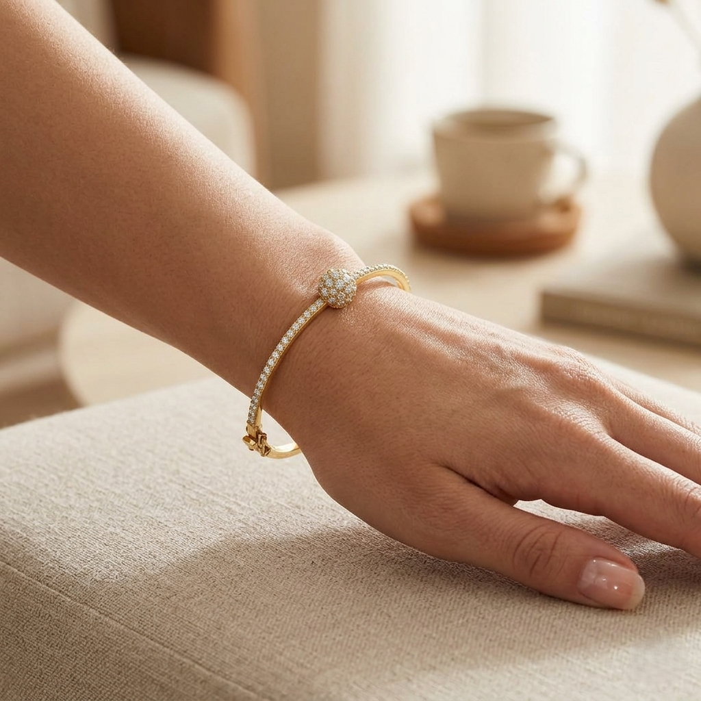 Bracelet de tennis de luxe en or et platine, serti de diamants ronds.