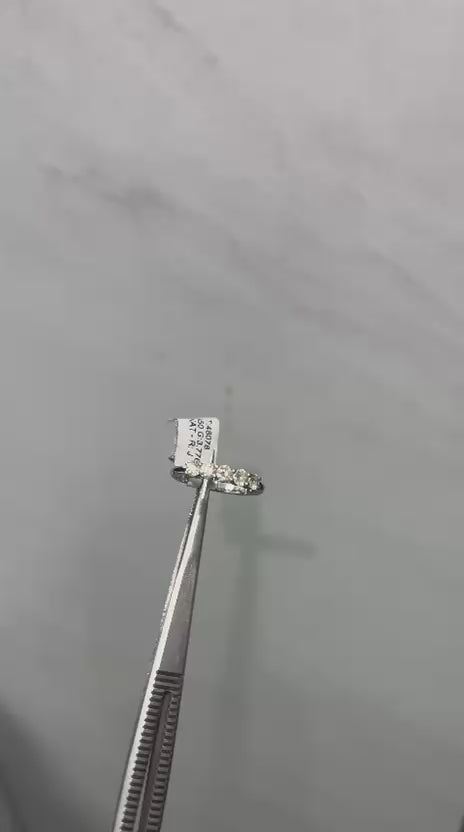 Alliance solitaire à six griffes de 1,0 carat en or blanc 9 carats