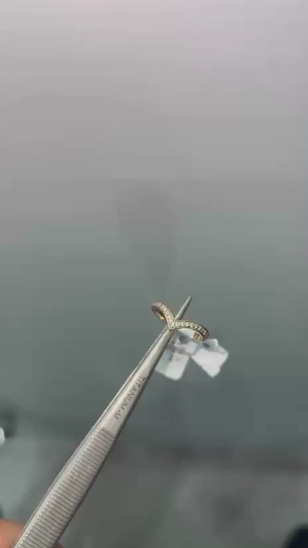 Round cut diamond V band ring, Diamond contour wishbone ring