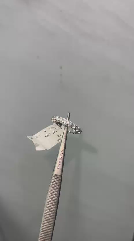 Alliance solitaire à six griffes de 1,0 carat en or blanc 9 carats