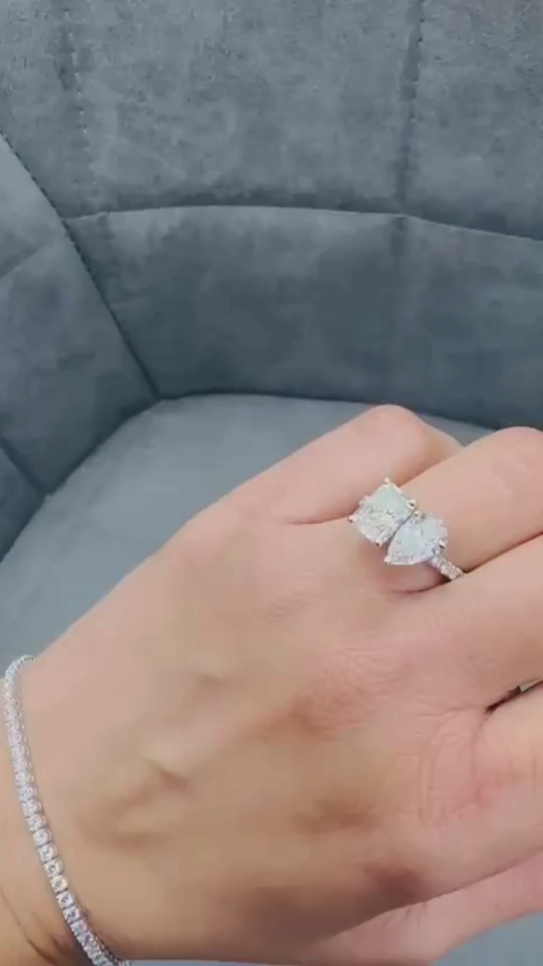 Modern toi et moi ring design