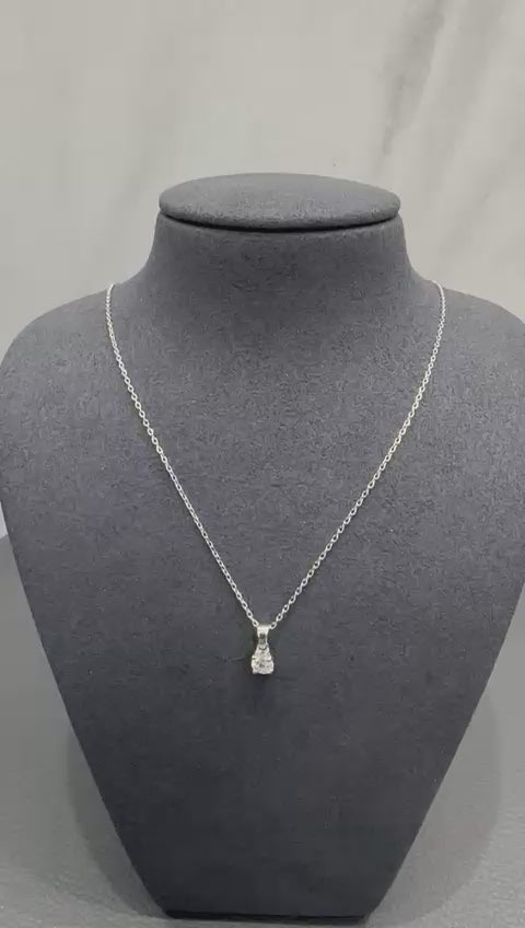 Runder Solitär-Anhänger mit 0,40 ct Labor-Diamanten, gefertigt aus 9-karätigem Weißgold.