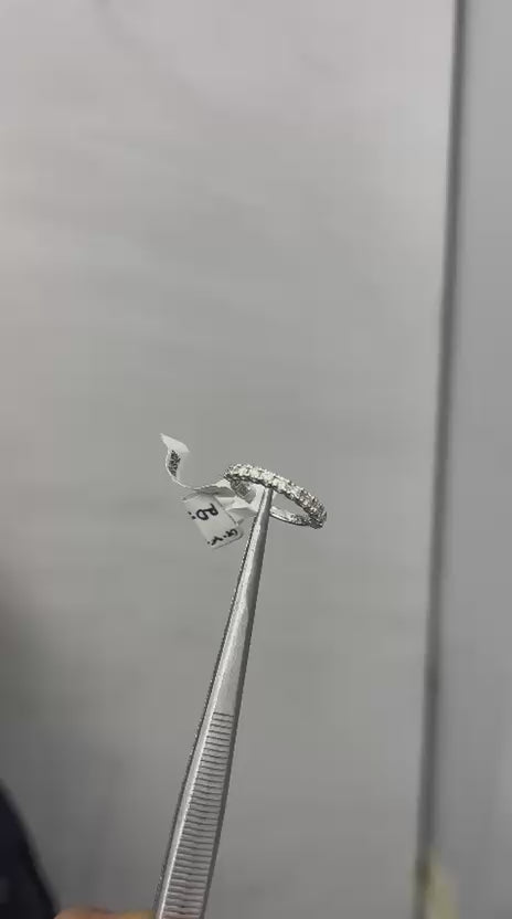 Alliance solitaire à six griffes de 1,0 carat en or blanc 9 carats