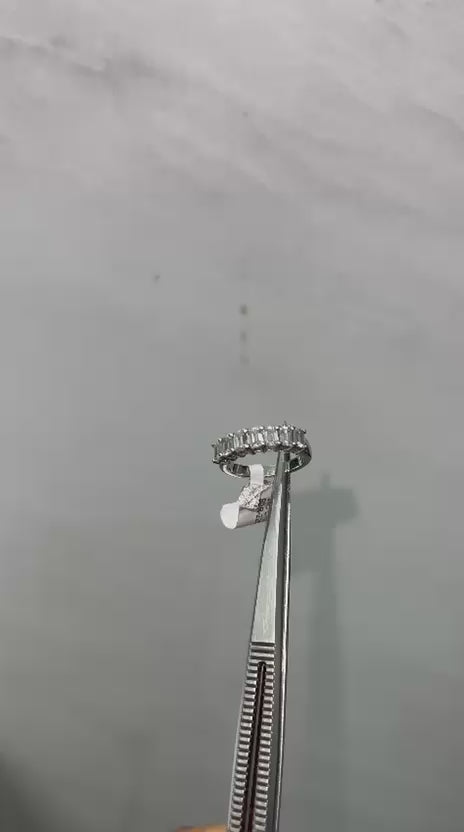 Alliance solitaire à six griffes de 1,0 carat en or blanc 9 carats