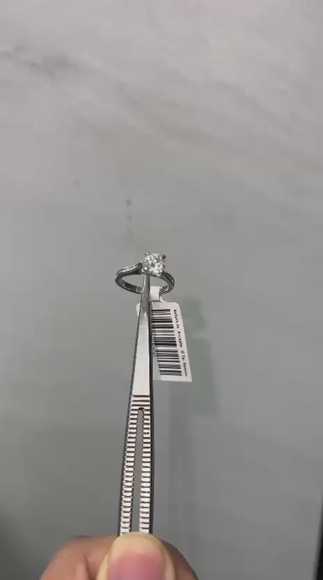 Verlobungsring mit im Labor gezüchteten Diamanten im Kanalfassung-Solitär-Design in Platin | Ring mit Seitensteinen