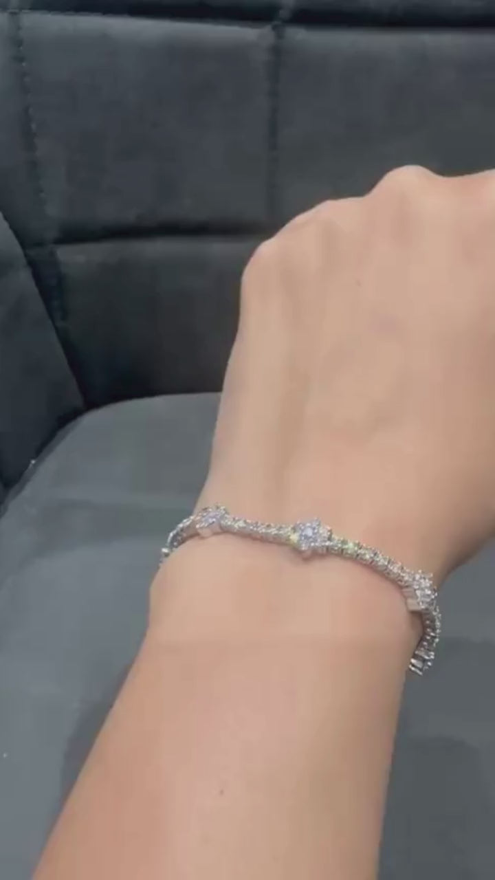 Tennisarmband mit 5,25 Karat runden Naturdiamanten in 9-karätigem Weißgold