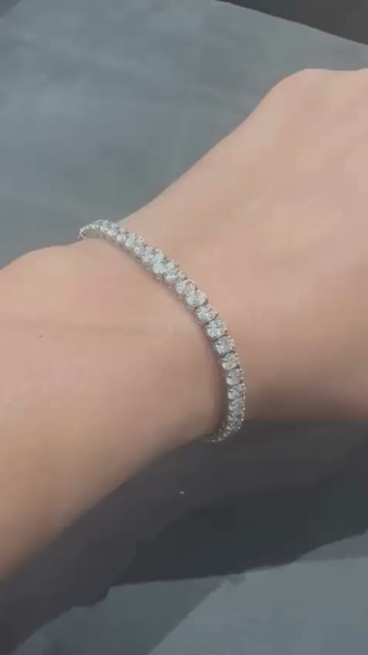 Tennisarmband mit ovalem, 7,08 ct schwerem Naturdiamanten in 18-karätigem Weißgold | Feiner Schmuck