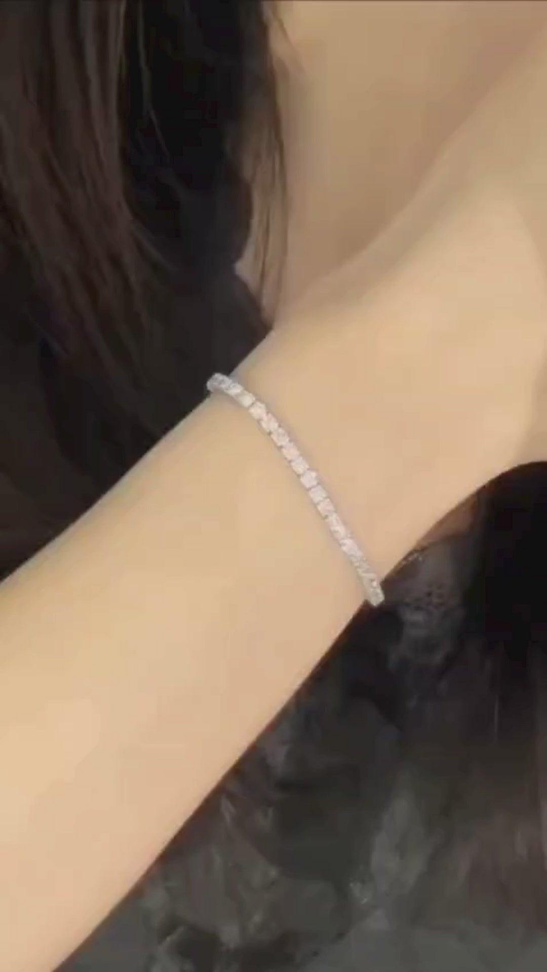 Bracelet de tennis serti de diamants illusion cultivés en laboratoire et monté sur argent sterling 925