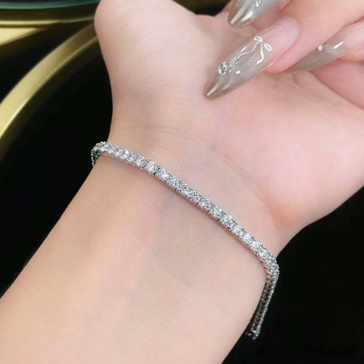 Bracelet de tennis serti de diamants illusion cultivés en laboratoire et monté sur argent sterling 925