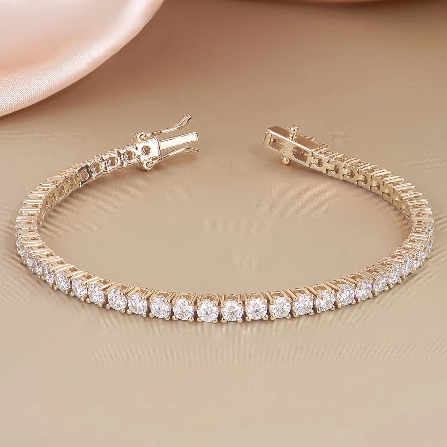 Natural Round Diamond Tennis Bracelet In Yellow Gold
