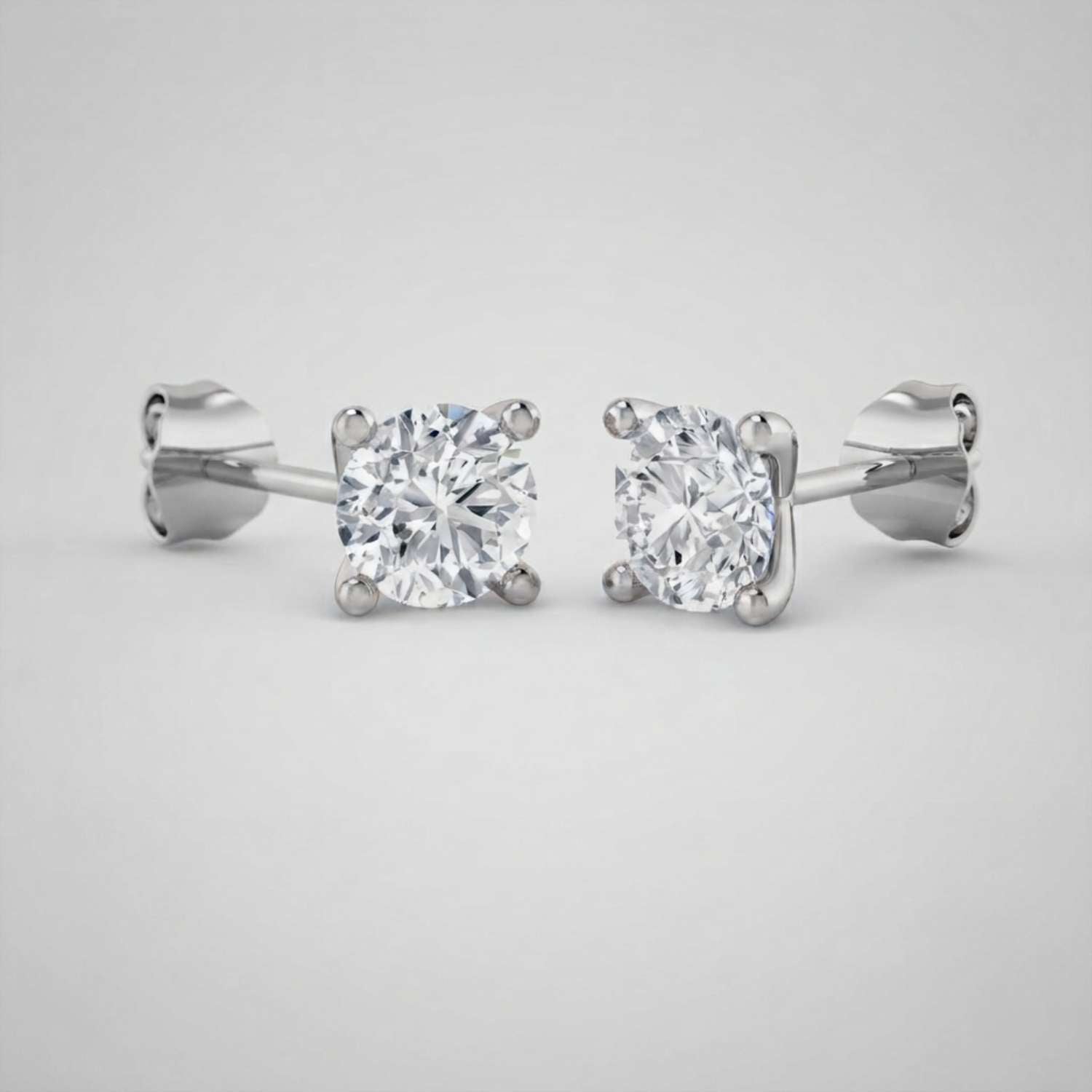 Stud Earrings Round Brilliant Cut Diamonds Anniversary Gift DE VVS