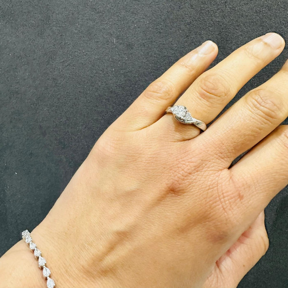 solitaire diamond engagement ring